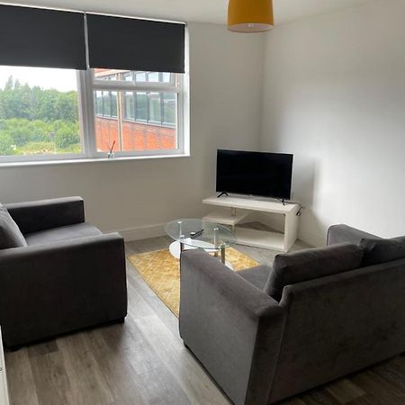 #0611 Two Bedroom Serviced Apartment - Free Parking Derby Exterior photo